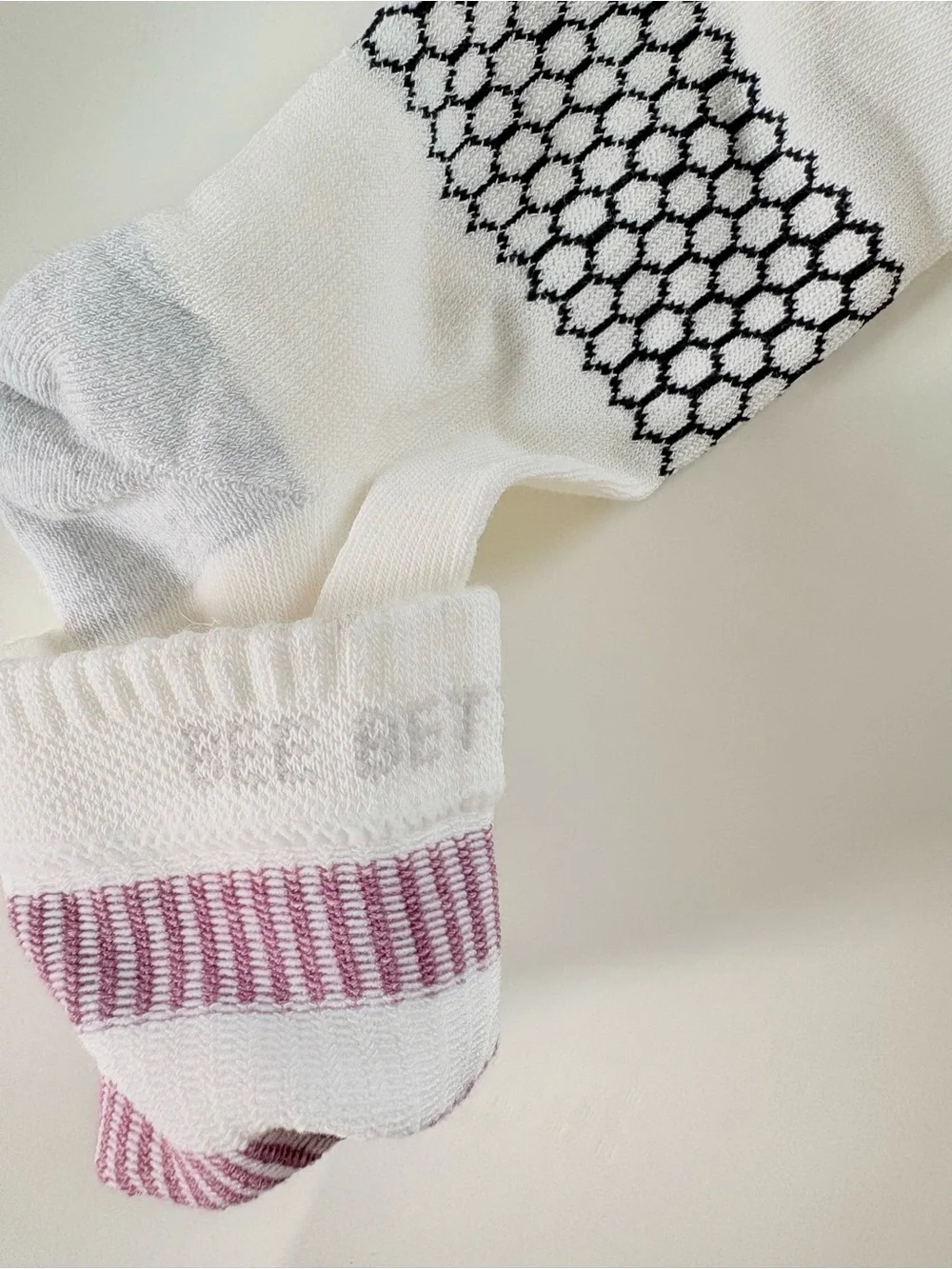 Bombas 8-Pack White Athletic Crew Socks with Maroon Double Stripes